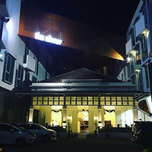 Alimar Hotel Malang Exterior foto